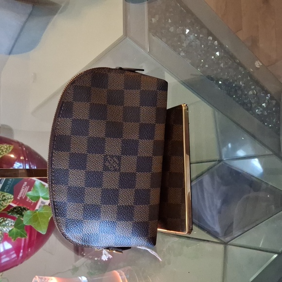 Louis Vuitton pouch - Picture 1 of 14